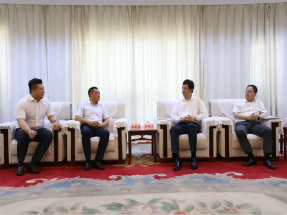 國(guó)家電投東北公司總經(jīng)理王明策蒞臨錦州陽(yáng)光能源有限公司