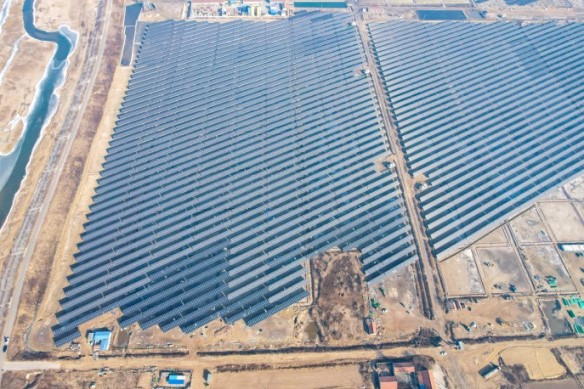 全球足跡 | 鹽堿地上的“經(jīng)濟秘鑰”！陽光能源首個鹽光互補供貨項目