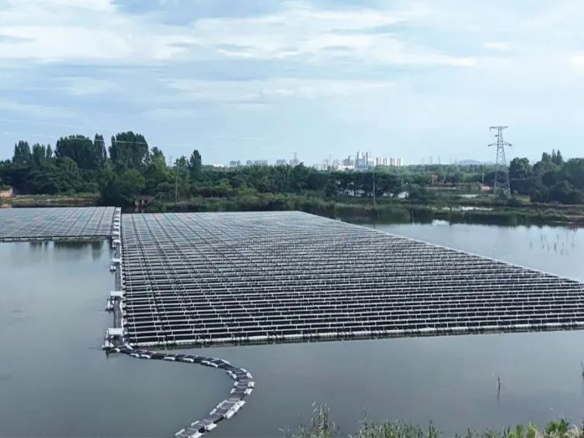 全球足跡 | 運(yùn)行2年，陽(yáng)光能源打造水面光伏電站的“克萊因藍(lán)”樣本